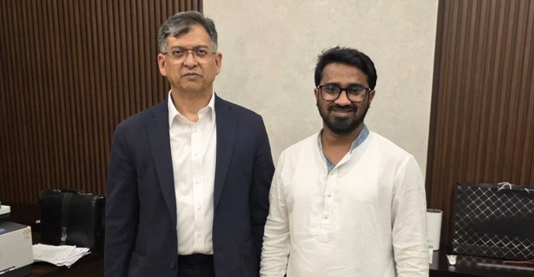 এক স্বরাষ্ট্রমন্ত্রীকে সামলাতে বিরোধীদলের ৯০ এমপি কান্নাকাটি করছেন: রাশেদ খাঁন